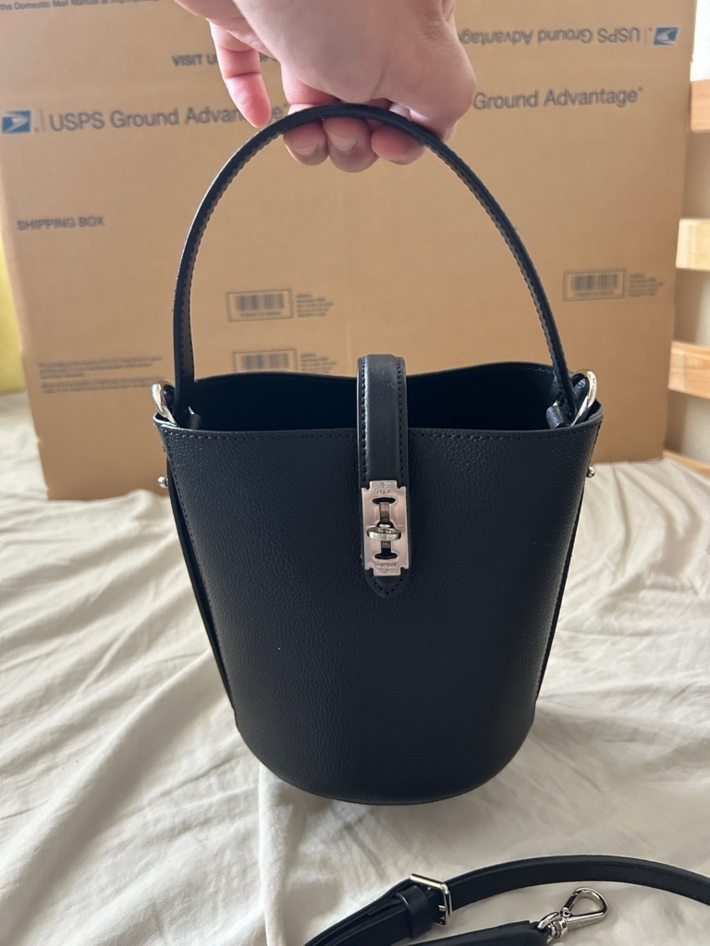 vunque Boogie Hobo Piccolo bag in black